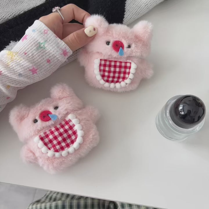 Load video: Apron Pig Plush™ - AirPods Case
