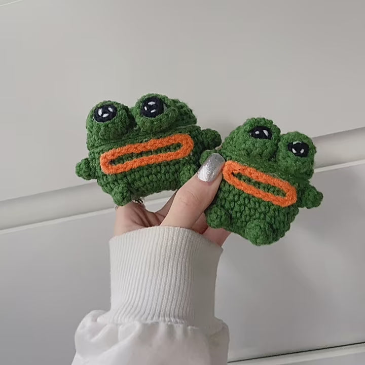 Load video: Handmade Knitting Frog™ - AirPods Case